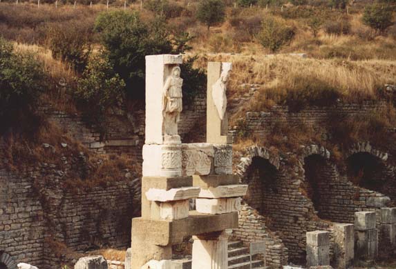 107-Pollio fountain in front of Temple of Domitian-1