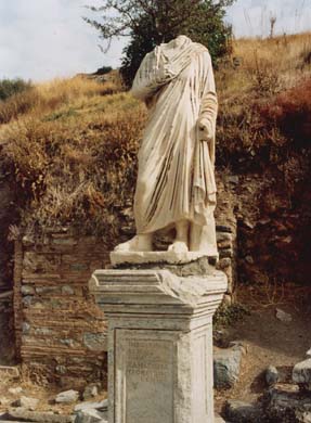 115-Statue of physician Alexsandros-1