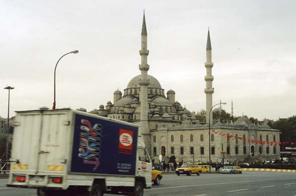 123-Yeni Camii and the traffic on the Galata Bridge