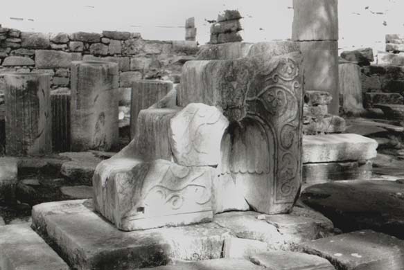 102-Chair at temple