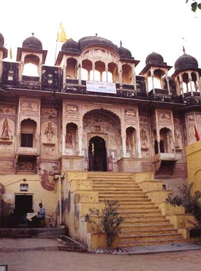 100-Mandawa-Ragnahuti-Temple-3