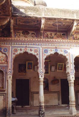 101-Mandawa-Ragnahuti-Temple-2