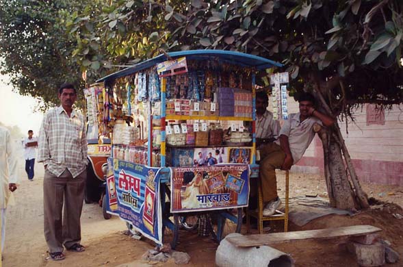 115-Ranisati-temple-vendor-1