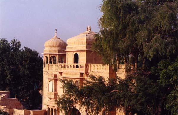 102Gadi-Sagar-Tank-Temple-9-1