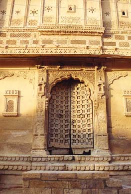 127-Jaisalmer-fort-town-scene-7