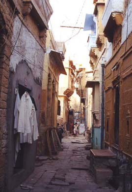 130-Jaisalmer-fort-town-scene-15