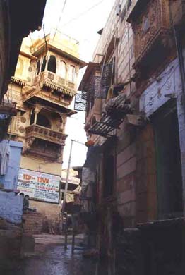 130-Jaisalmer-fort-town-scene-16