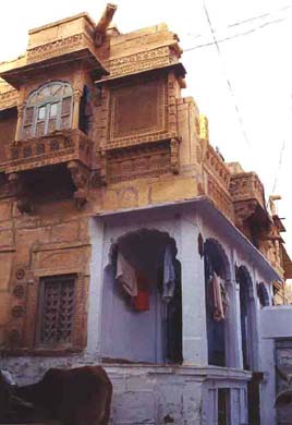 130-Jaisalmer-fort-town-scene-17